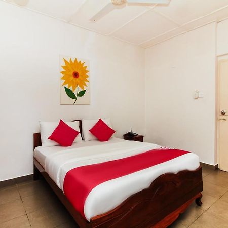 Sea View Hotel Коломбо Экстерьер фото
