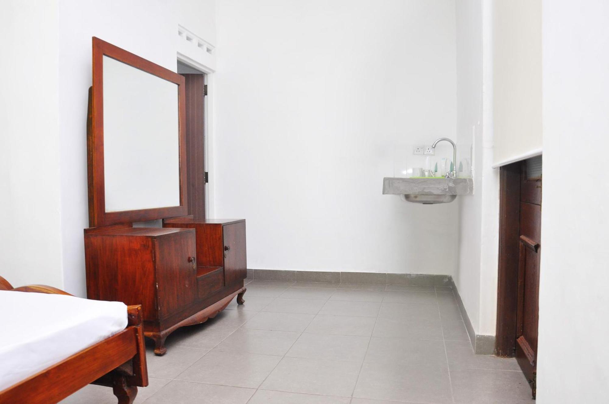 Sea View Hotel Коломбо Экстерьер фото