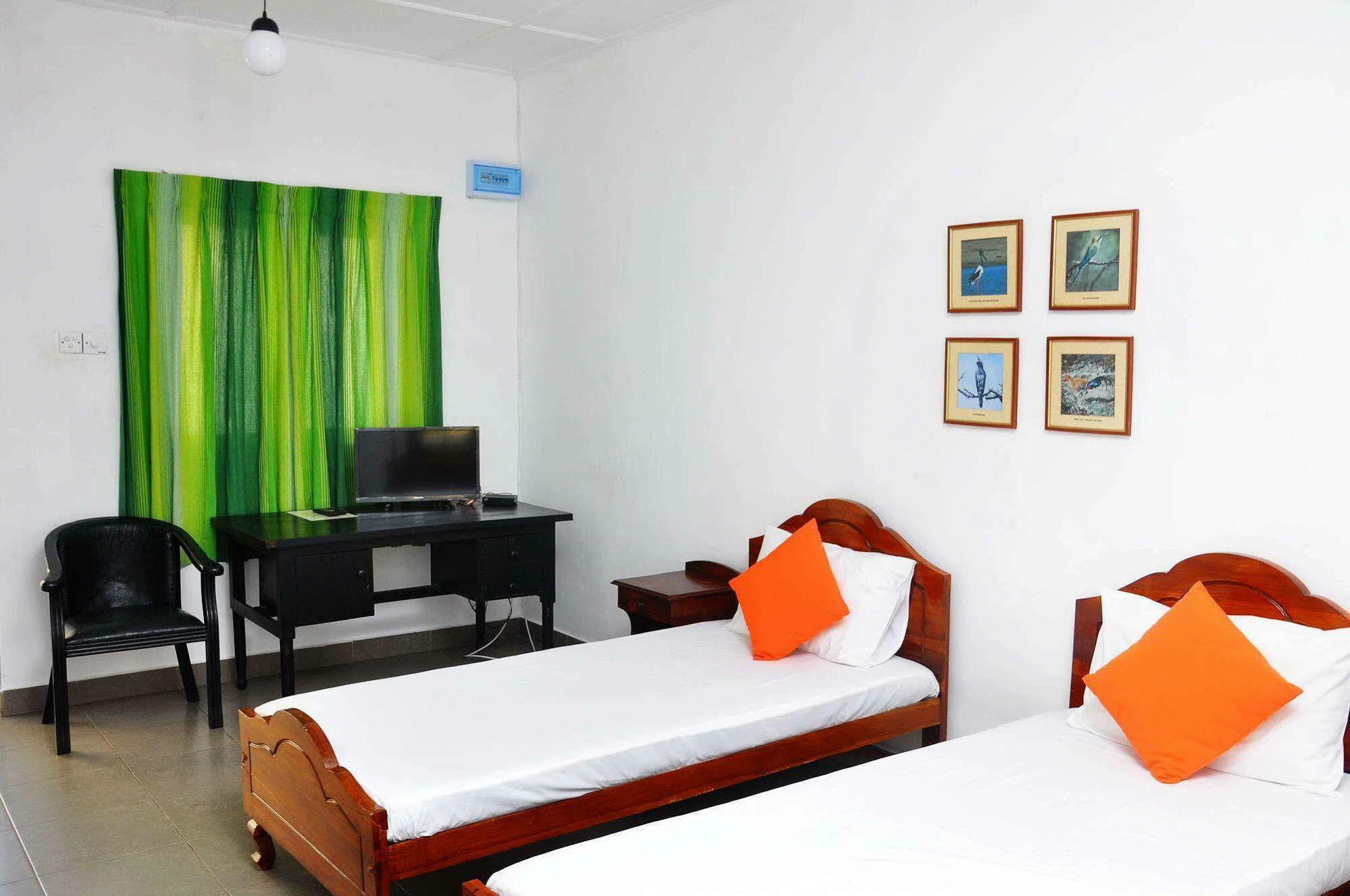 Sea View Hotel Коломбо Экстерьер фото